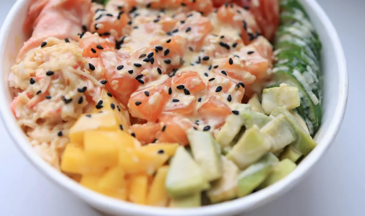 Poke bowl with salmon